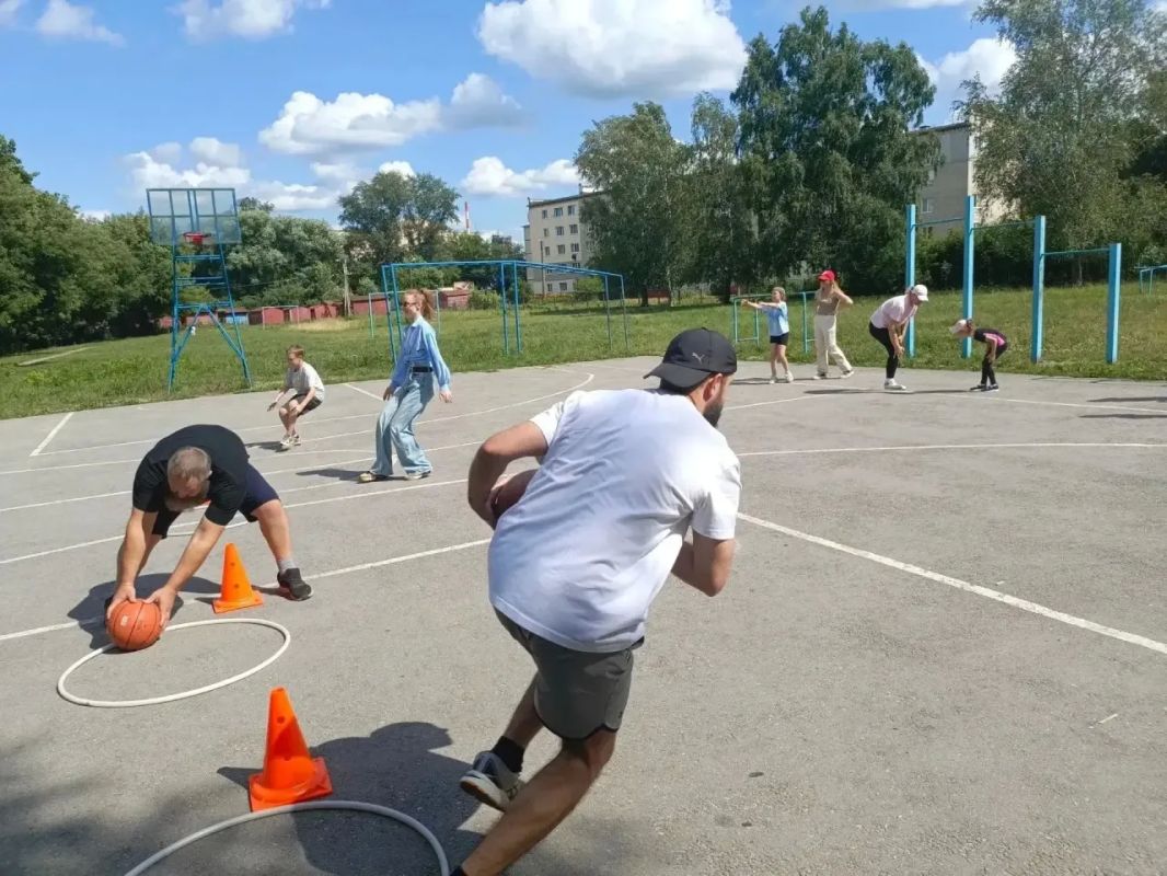 В Тамбове прошли семейные спортивные соревнования «Мама, папа, я — спортивная семья» В Тамбове прошли семейные спортивные соревнования «Мама, папа, я — спортивная семья»