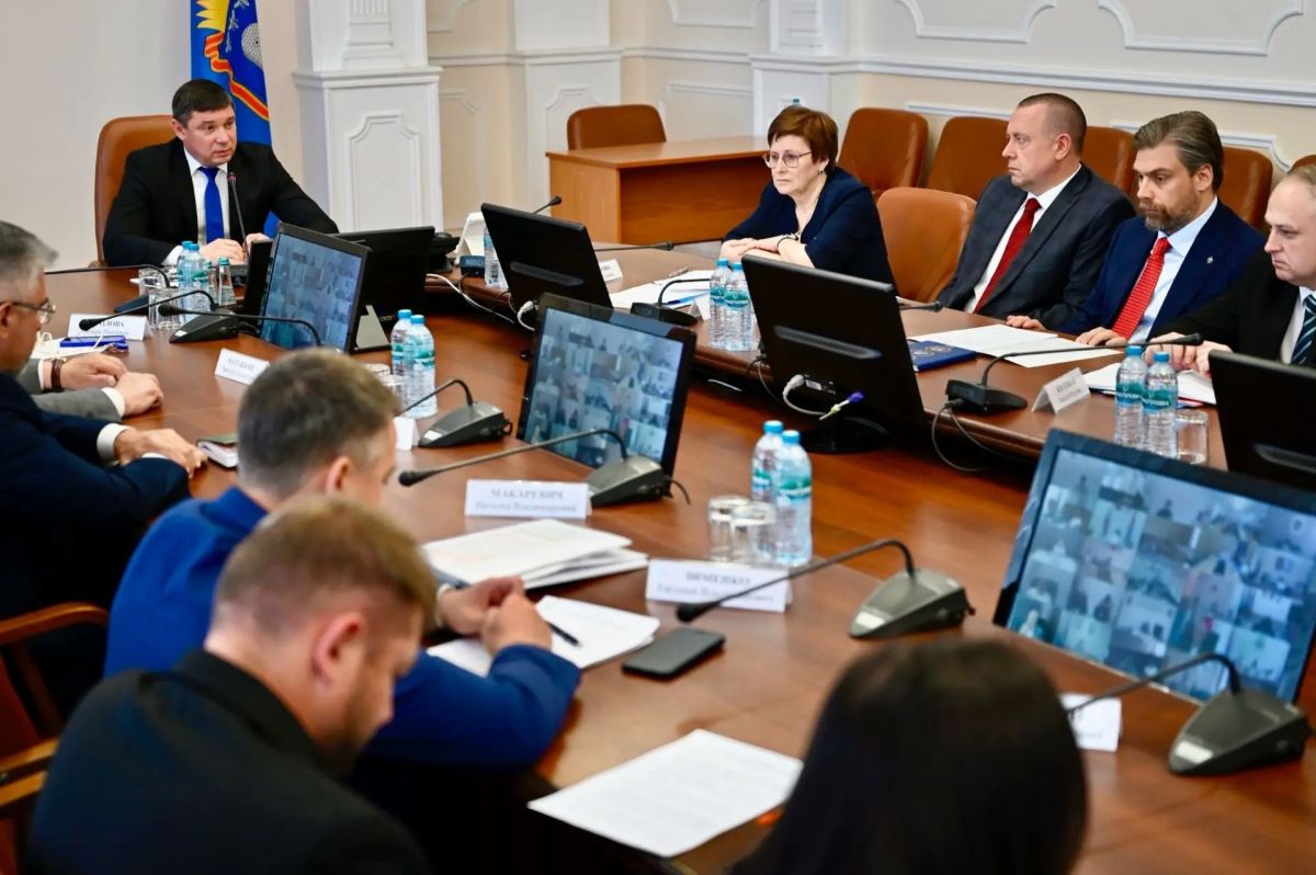 Глава Тамбовской области Евгений Первышов на оперативном совещании в правительстве региона обсудил вопрос обеспечения населения топливом Глава Тамбовской области Евгений Первышов на оперативном совещании в правительстве региона обсудил вопрос обеспечения населения топливом