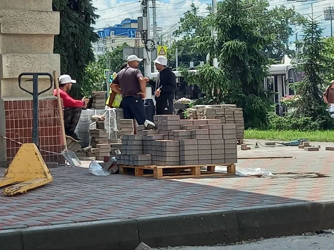 В центре Тамбова продолжается ремонт улиц Московской, Чичканова и Бориса Васильева В центре Тамбова продолжается ремонт улиц Московской, Чичканова и Бориса Васильева