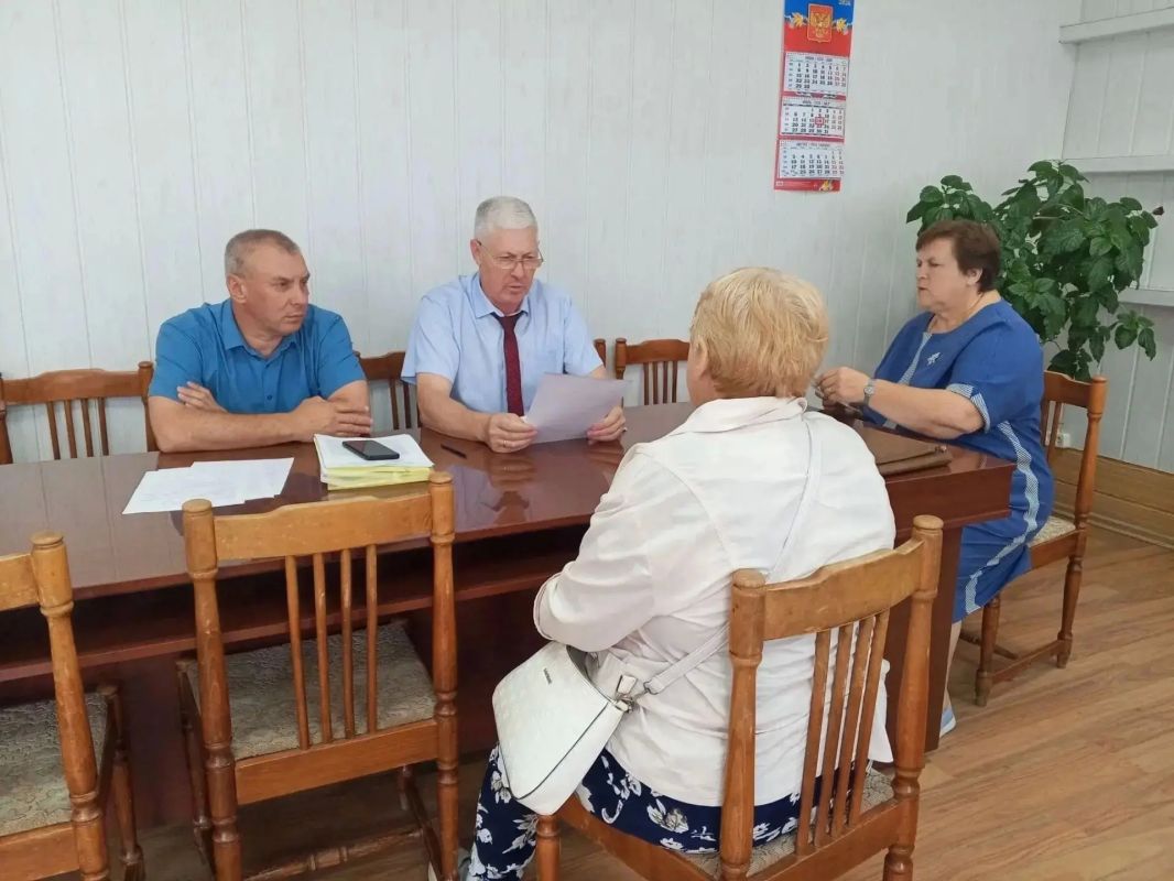 В общественной приемной Моршанского округа состоялся прием граждан по личным вопросам, который совместно провели депутат Тамбовской областной Думы Нина Косачева, глава округа Евгений Буренин и его заместитель Сергей... В общественной приемной Моршанского округа состоялся прием граждан по личным вопросам, который совместно провели депутат Тамбовской областной Думы Нина Косачева, глава округа Евгений Буренин и его заместитель Сергей...