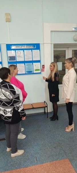 В рамках акции «Гражданский мониториг» члены Общественного совета при МОМВД России «Кирсановский» посетили подразделение, оказывающее госуслуги в сфере миграции В рамках акции «Гражданский мониториг» члены Общественного совета при МОМВД России «Кирсановский» посетили подразделение, оказывающее госуслуги в сфере миграции