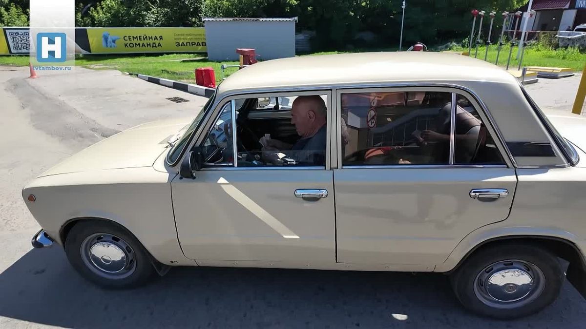 На заправках Тамбовской области волонтёры напоминают водителям о новом порядке продажи топлива