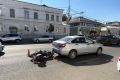 В Тамбове на Советской 20летний мотоциклист врезался в «Весту»