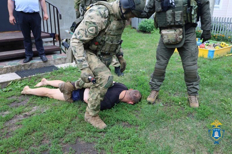 В Рассказово полиция задержала налётчиков при поддержке СОБР «Таран» В Рассказово полиция задержала налётчиков при поддержке СОБР «Таран»