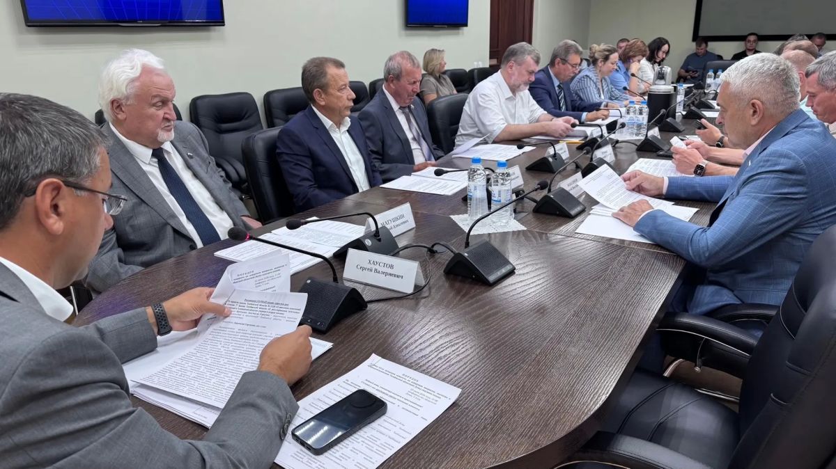 Под председательством Сергея Хаустова прошло заседание комитета по аграрным вопросам, экологии и природопользованию Под председательством Сергея Хаустова прошло заседание комитета по аграрным вопросам, экологии и природопользованию