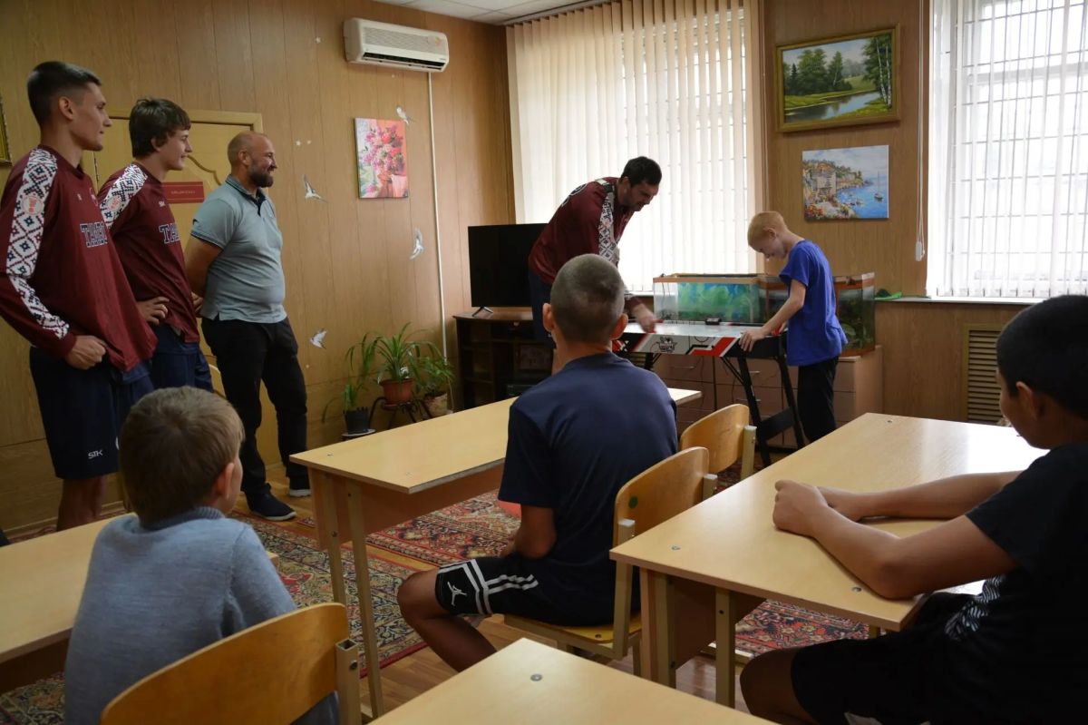 Встреча с игроками баскетбольного клуба состоялась в тамбовском Центре временного содержания несовершеннолетних правонарушителей Встреча с игроками баскетбольного клуба состоялась в тамбовском Центре временного содержания несовершеннолетних правонарушителей