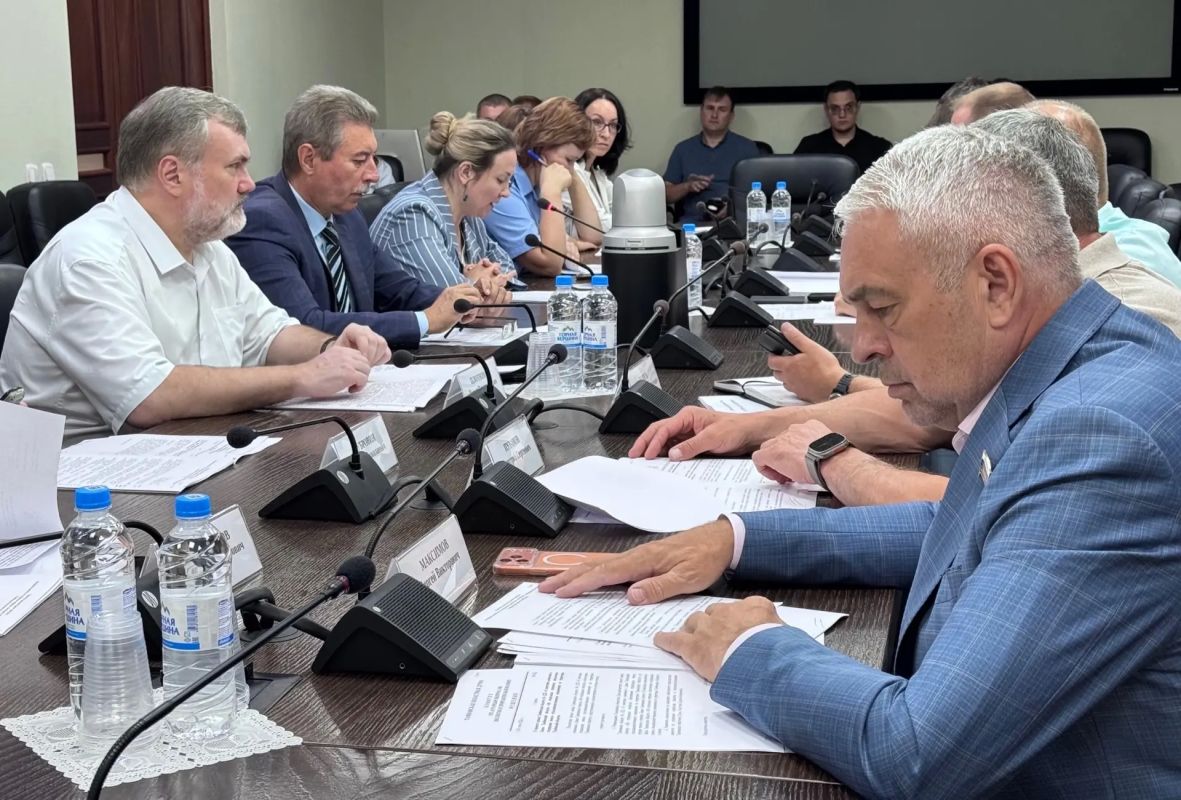 Под председательством Сергея Хаустова прошло заседание комитета по аграрным вопросам, экологии и природопользованию Под председательством Сергея Хаустова прошло заседание комитета по аграрным вопросам, экологии и природопользованию