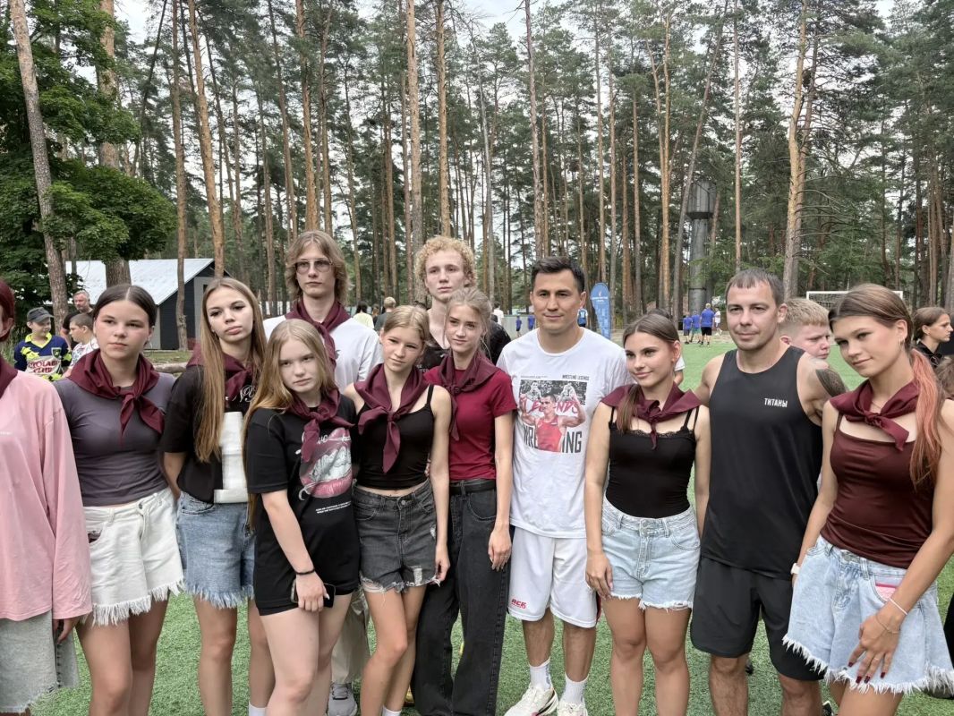 Олимпийский чемпион Роман Власов провел тренировку для юных спортсменов Тамбова Олимпийский чемпион Роман Власов провел тренировку для юных спортсменов Тамбова