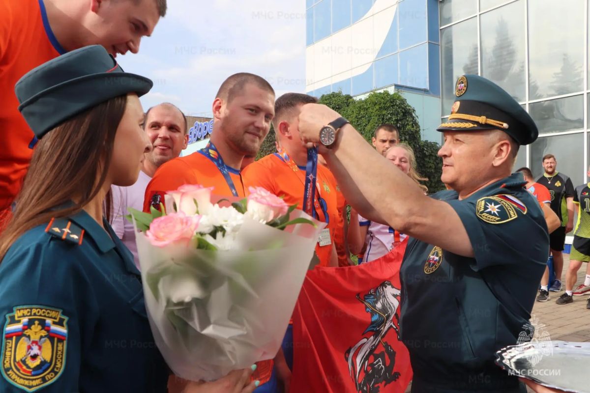 В Тамбове определили лучшую волейбольную команду МЧС России В Тамбове определили лучшую волейбольную команду МЧС России