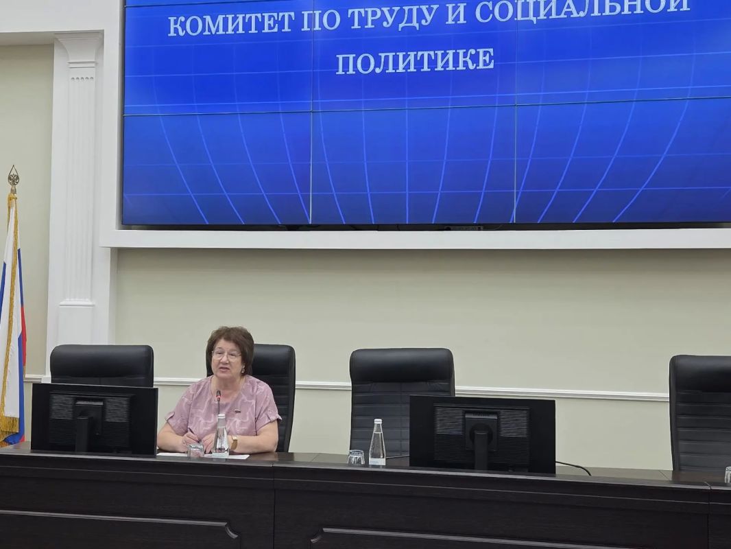 Под председательством Любови Шаниной прошло заседание комитета по труду и социальной политике Под председательством Любови Шаниной прошло заседание комитета по труду и социальной политике