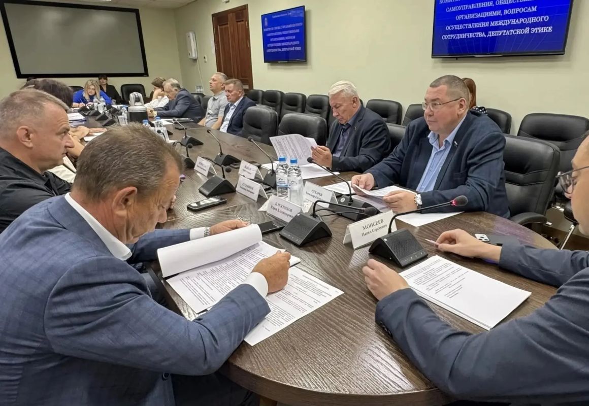 Под председательством Павла Моисеева прошло заседание комитета по связям с органами местного самоуправления, общественными организациями, вопросам осуществления международного сотрудничества, депутатской этике Под председательством Павла Моисеева прошло заседание комитета по связям с органами местного самоуправления, общественными организациями, вопросам осуществления международного сотрудничества, депутатской этике