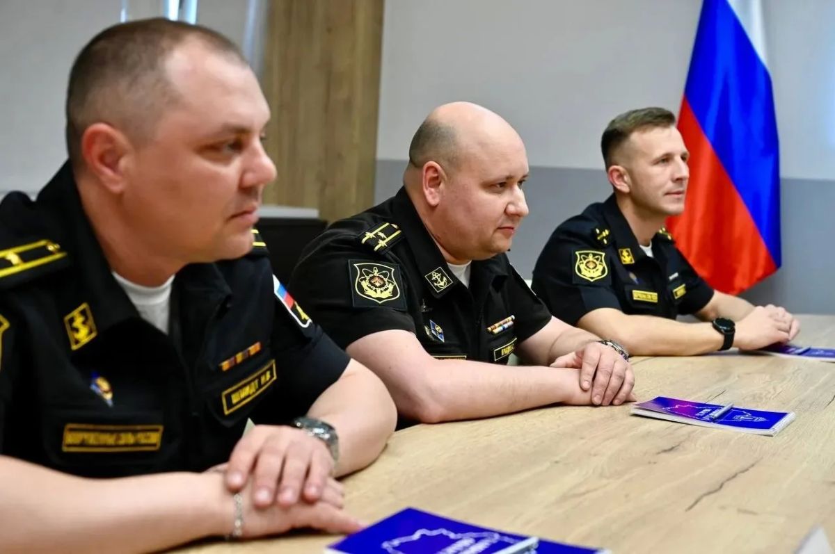 Глава Тамбовской области Евгений Первышов провёл рабочую встречу с делегацией большой атомной подводной лодки «Тамбов» Глава Тамбовской области Евгений Первышов провёл рабочую встречу с делегацией большой атомной подводной лодки «Тамбов»