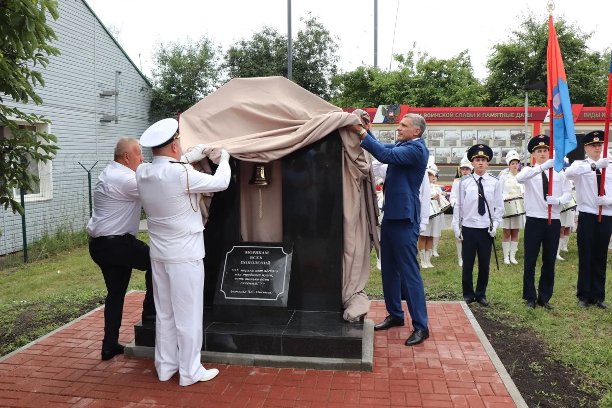В Уварове открыли памятный знак морякам в День Военно-морского флота В Уварове открыли памятный знак морякам в День Военно-морского флота