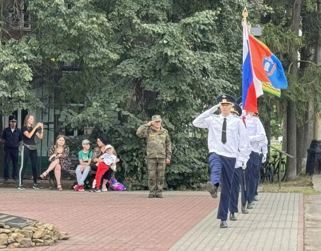 В Уварово, в парке «Патриот», в День Военно-морского флота состоялось торжественное открытие памятника «Морякам всех поколений» В Уварово, в парке «Патриот», в День Военно-морского флота состоялось торжественное открытие памятника «Морякам всех поколений»