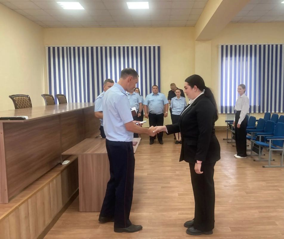 В МОМВД России «Рассказовский» состоялось торжественное вручение офицерских погон сотрудникам отдела и торжественная церемония принятия присяги В МОМВД России «Рассказовский» состоялось торжественное вручение офицерских погон сотрудникам отдела и торжественная церемония принятия присяги