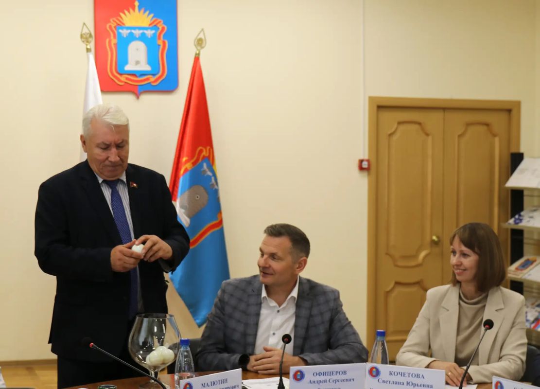 Представители политических партий приняли участие в жеребьевке по размещению наименований и эмблем политических партий в избирательном бюллетене на выборах в Тамбовскую областную Думу Представители политических партий приняли участие в жеребьевке по размещению наименований и эмблем политических партий в избирательном бюллетене на выборах в Тамбовскую областную Думу