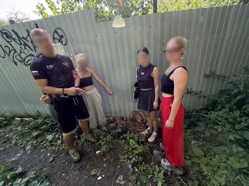 В Тамбове пресечена деятельность молодых сожителей из Екатеринбурга, пытавшихся сбыть около 1,5 кг «соли» В Тамбове пресечена деятельность молодых сожителей из Екатеринбурга, пытавшихся сбыть около 1,5 кг «соли»