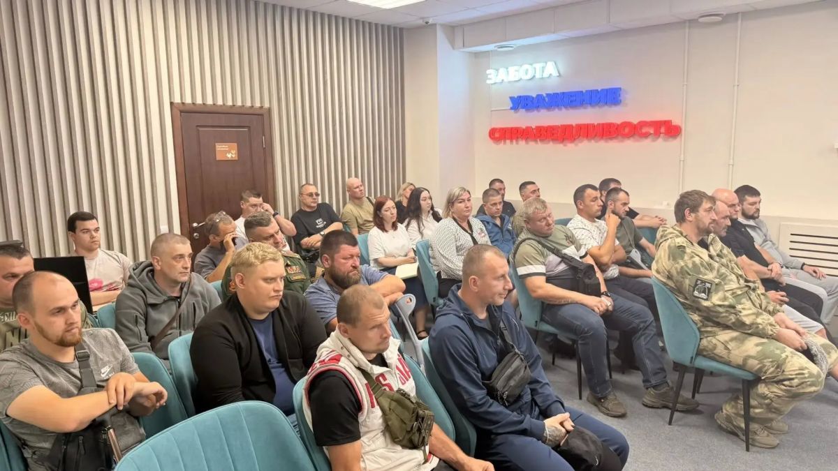 Секции по пауэрлифтингу, настольному теннису, волейболу сидя, стрельбе из лука, спортивному метанию ножа, греко-римской борьбе, бильярду и следж-хоккею, а также тренажерные залы, залы единоборств и настольного тенниса на... Секции по пауэрлифтингу, настольному теннису, волейболу сидя, стрельбе из лука, спортивному метанию ножа, греко-римской борьбе, бильярду и следж-хоккею, а также тренажерные залы, залы единоборств и настольного тенниса на...