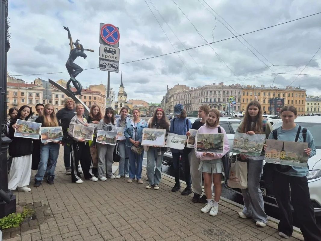 От тамбовских пейзажей к гранитным набережным Невы: юные художники Тамбова отправились за вдохновением в Санкт-Петербург От тамбовских пейзажей к гранитным набережным Невы: юные художники Тамбова отправились за вдохновением в Санкт-Петербург