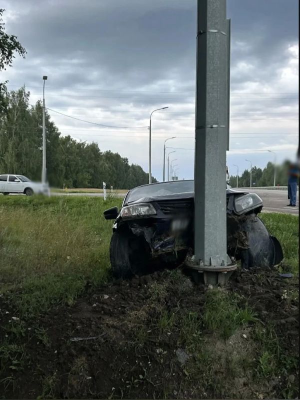 В Тамбовской области «Lada Granta» врезалась в столб: водителя доставили в больницу В Тамбовской области «Lada Granta» врезалась в столб: водителя доставили в больницу