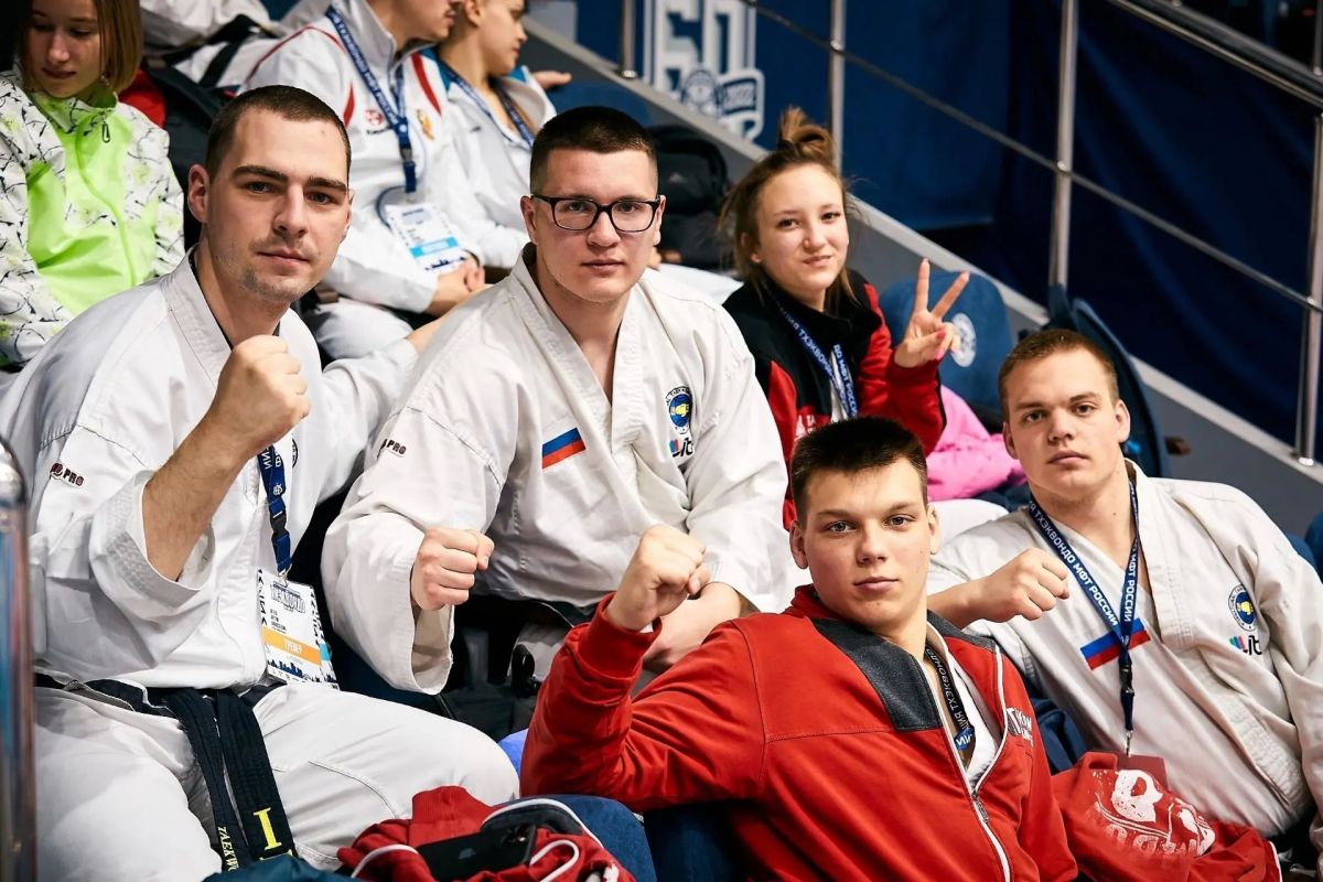 Спорт, дружба, жвачка. Друг – это тот, кто пойдет с тобой на тренировку в 7 утра, кто не даст сойти с дистанции за 100 метров до финиша, кто будет верить в твои победы, когда уже ты сам сдался, кто рядом со словами... Спорт, дружба, жвачка. Друг – это тот, кто пойдет с тобой на тренировку в 7 утра, кто не даст сойти с дистанции за 100 метров до финиша, кто будет верить в твои победы, когда уже ты сам сдался, кто рядом со словами...