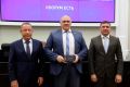 Глава Тамбовской области Евгений Первышов поблагодарил депутатов за плодотворную работу и вручил им награды:
