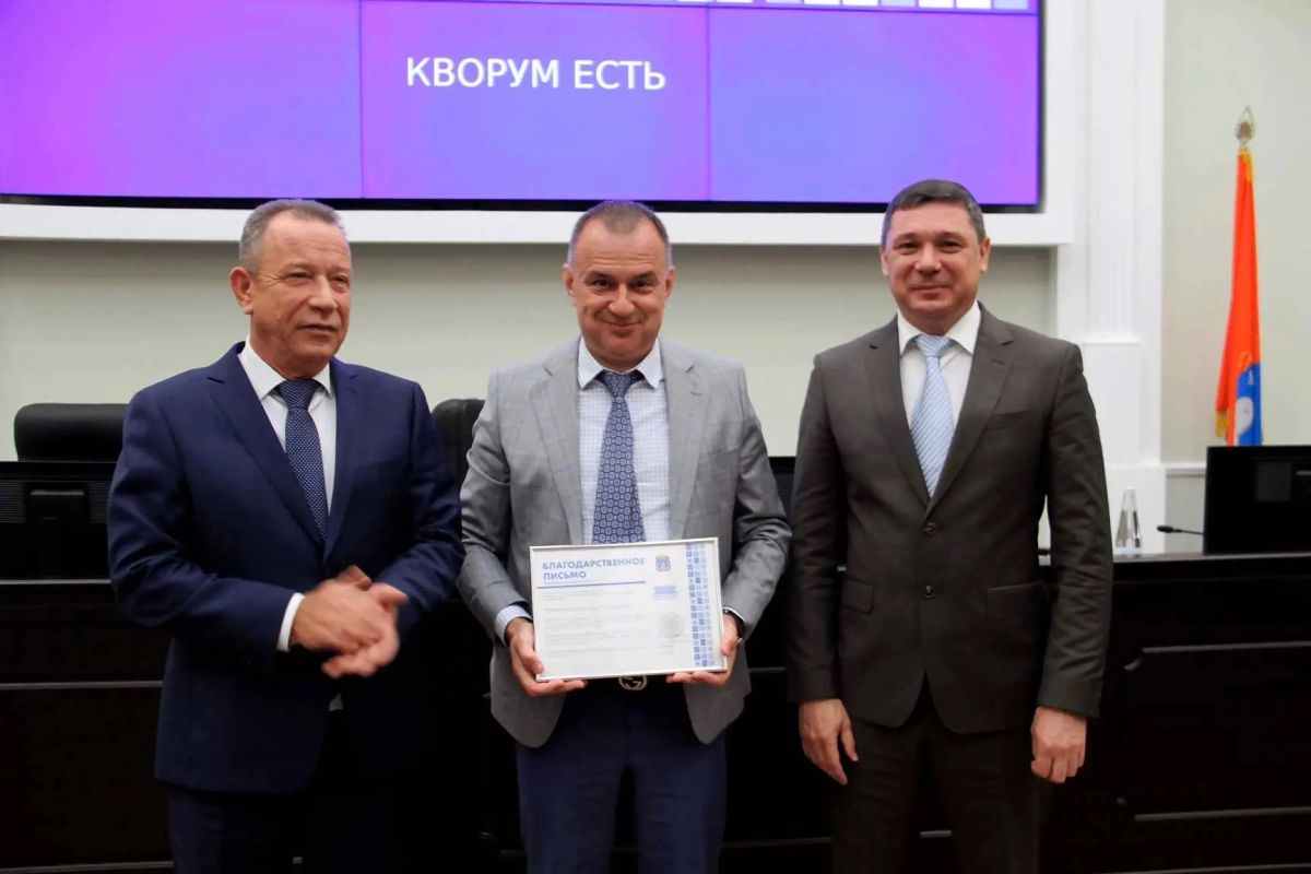 Глава Тамбовской области Евгений Первышов поблагодарил депутатов за плодотворную работу и вручил им награды: Глава Тамбовской области Евгений Первышов поблагодарил депутатов за плодотворную работу и вручил им награды: