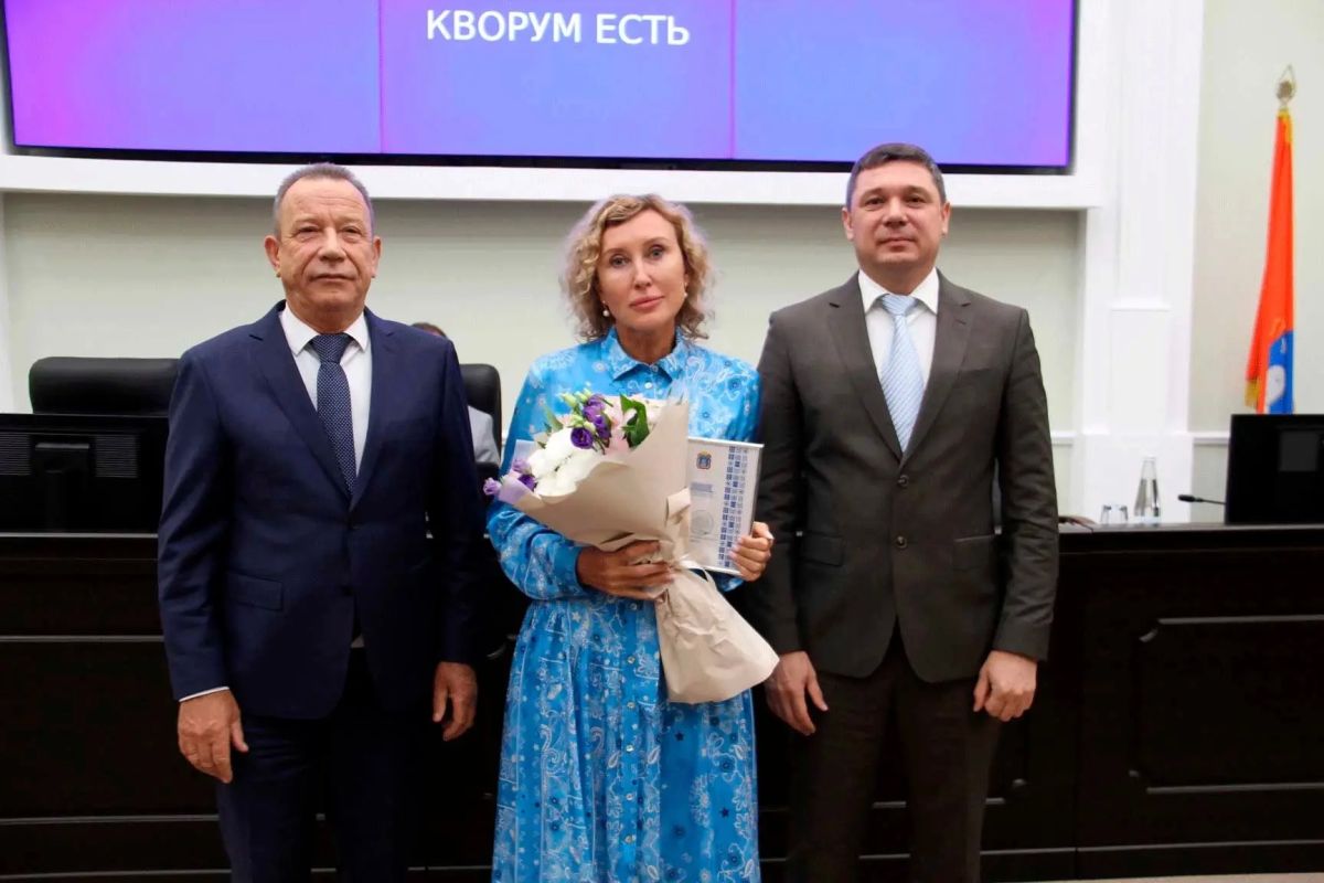 Глава Тамбовской области Евгений Первышов поблагодарил депутатов за плодотворную работу и вручил им награды: Глава Тамбовской области Евгений Первышов поблагодарил депутатов за плодотворную работу и вручил им награды: