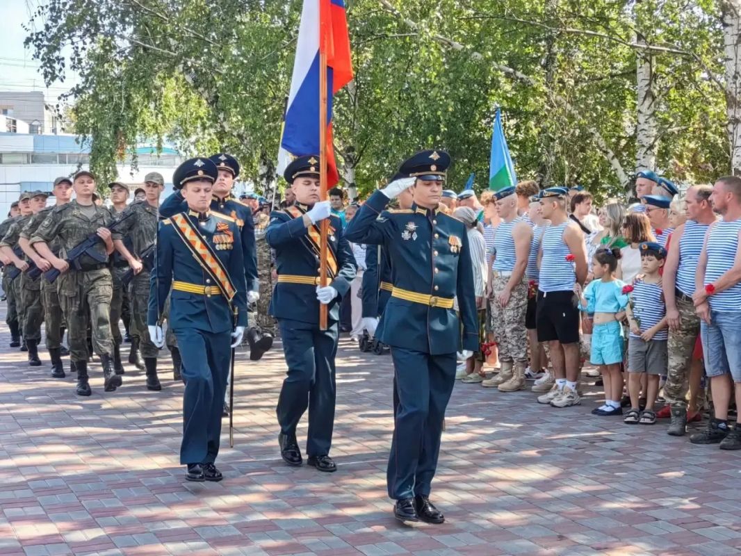 2 августа в Тамбове прошёл митинг-концерт, посвящённый 96-й годовщине Воздушно-десантных войск 2 августа в Тамбове прошёл митинг-концерт, посвящённый 96-й годовщине Воздушно-десантных войск