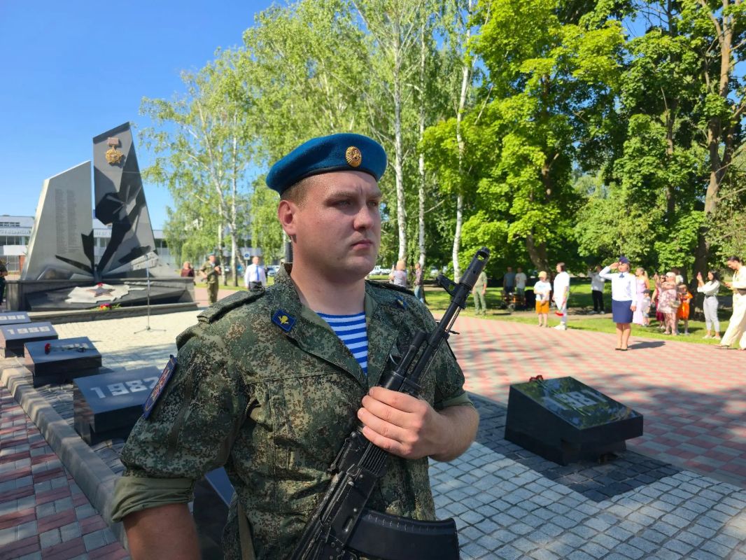 В Тамбове отметили День воздушно-десантных войск В Тамбове отметили День воздушно-десантных войск