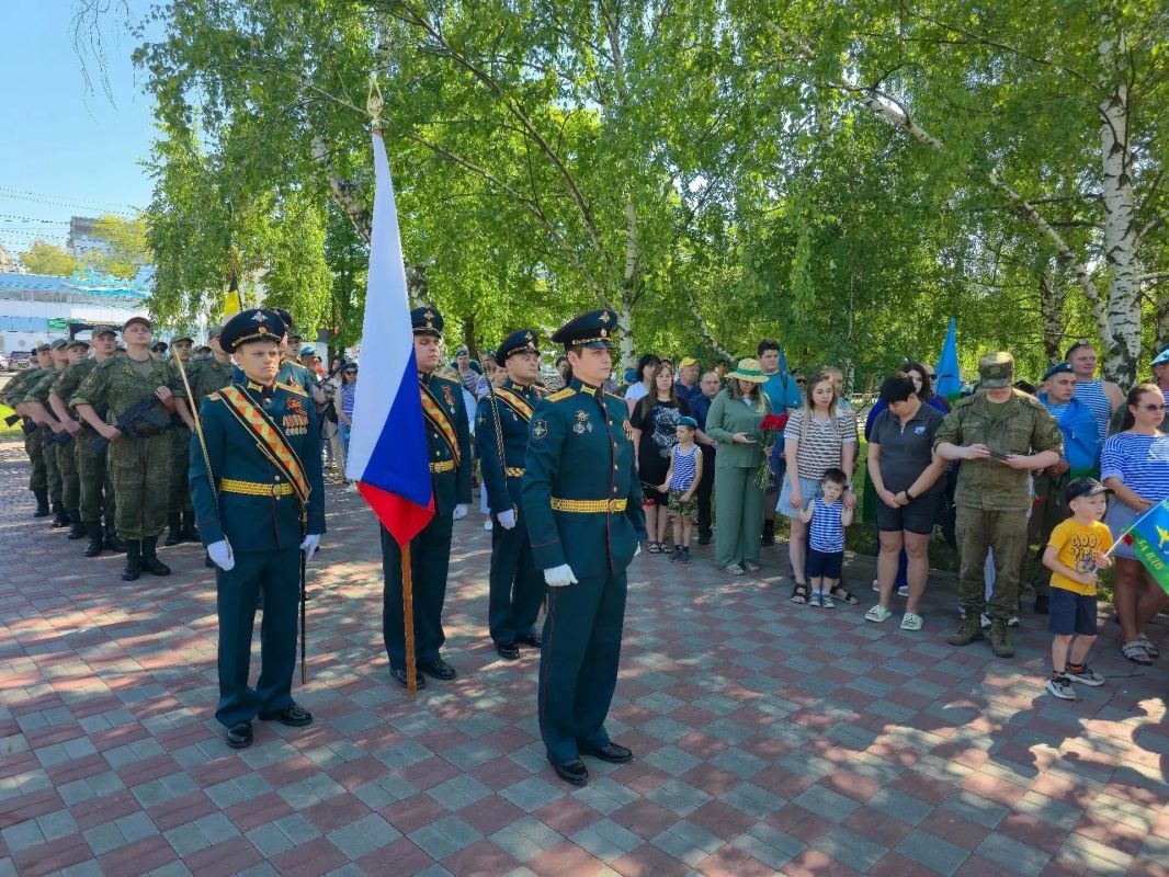 В Тамбовской области отметили День Воздушно-десантных войск В Тамбовской области отметили День Воздушно-десантных войск