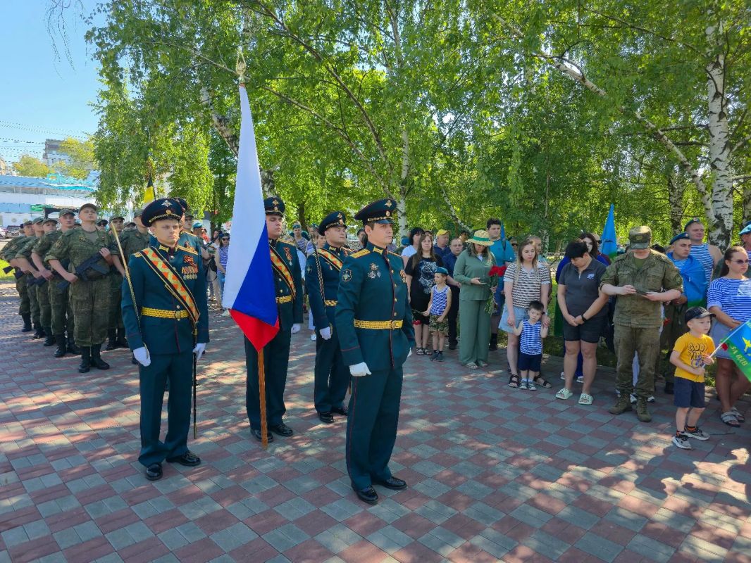 В Тамбове отметили День воздушно-десантных войск В Тамбове отметили День воздушно-десантных войск