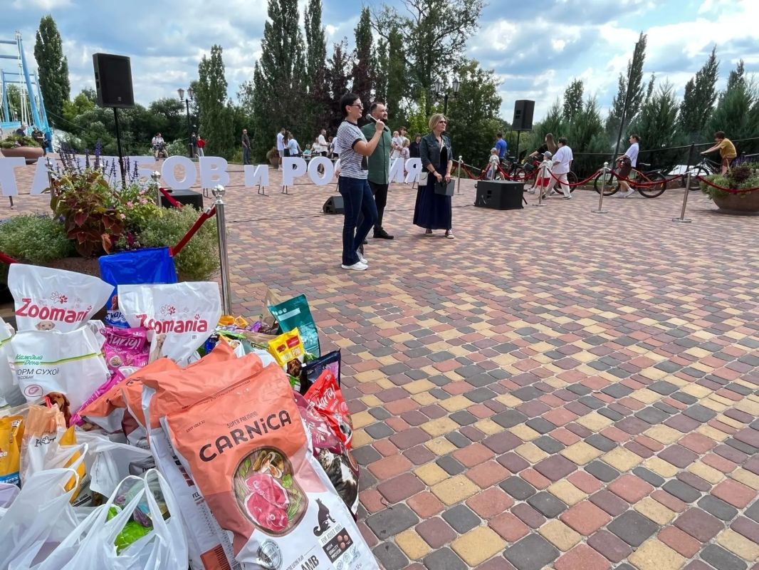 В Тамбове, в Парке культуры и отдыха, прошел благотворительный концерт, главной целью которого стал сбор корма для приютов бездомных животных В Тамбове, в Парке культуры и отдыха, прошел благотворительный концерт, главной целью которого стал сбор корма для приютов бездомных животных