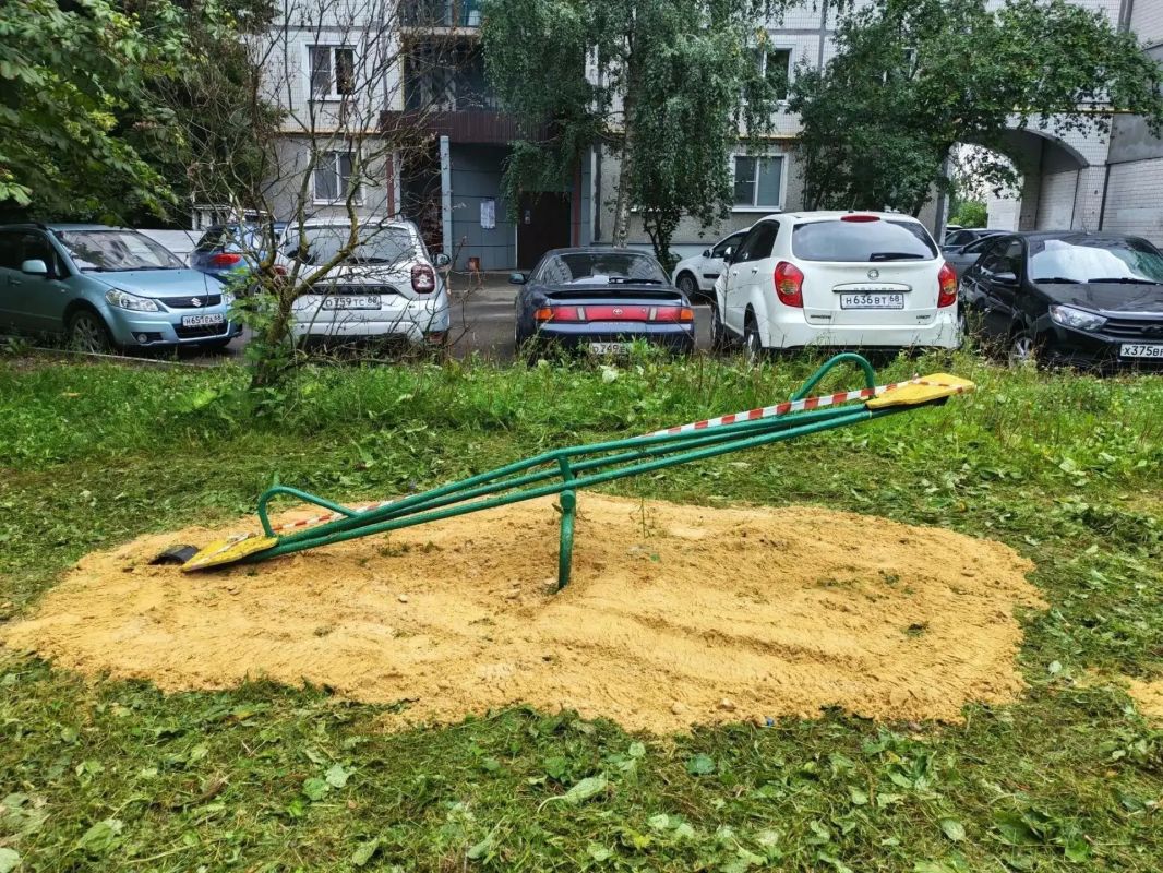Службы городского хозяйства приводят в порядок малые архитектурные формы Службы городского хозяйства приводят в порядок малые архитектурные формы