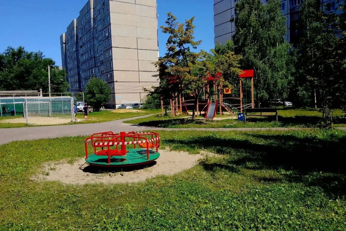В Тамбове по сигналу жителей отремонтировали детскую площадку