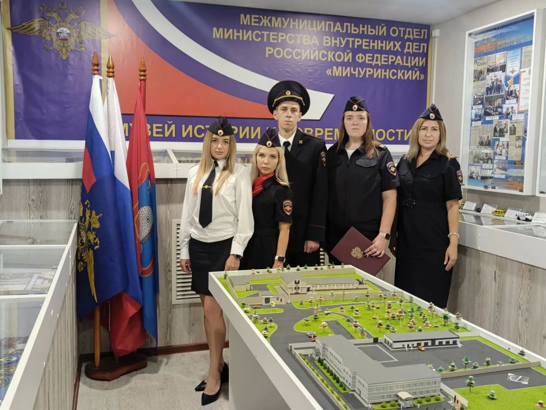 Служить закону и Отечеству: в МОМВД России «Мичуринский» молодые сотрудники приняли Присягу Служить закону и Отечеству: в МОМВД России «Мичуринский» молодые сотрудники приняли Присягу