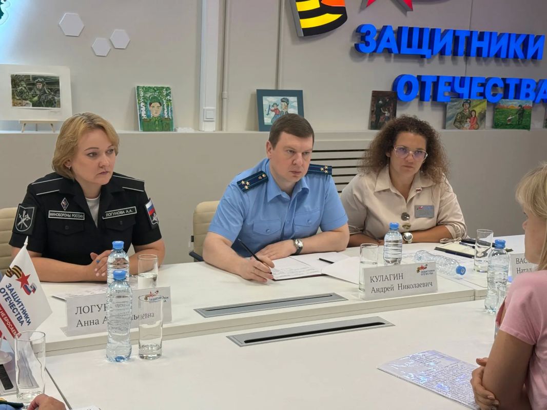 В рамках проекта «Прямая линия с законом» прокурор Тамбовской области Андрей Кулагин провел личный прием участников специальной военной операции и членов их семей В рамках проекта «Прямая линия с законом» прокурор Тамбовской области Андрей Кулагин провел личный прием участников специальной военной операции и членов их семей
