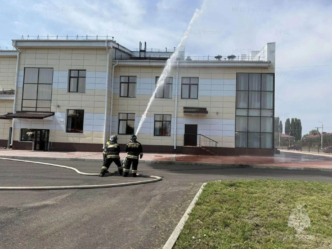 Условный пожар, реальная скорость: пожарно-тактическое учение в Петровском округе Условный пожар, реальная скорость: пожарно-тактическое учение в Петровском округе
