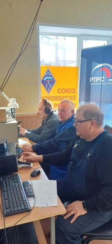 На телебашне в Тамбове включили праздничную подсветку к 25-летию РТРС На телебашне в Тамбове включили праздничную подсветку к 25-летию РТРС