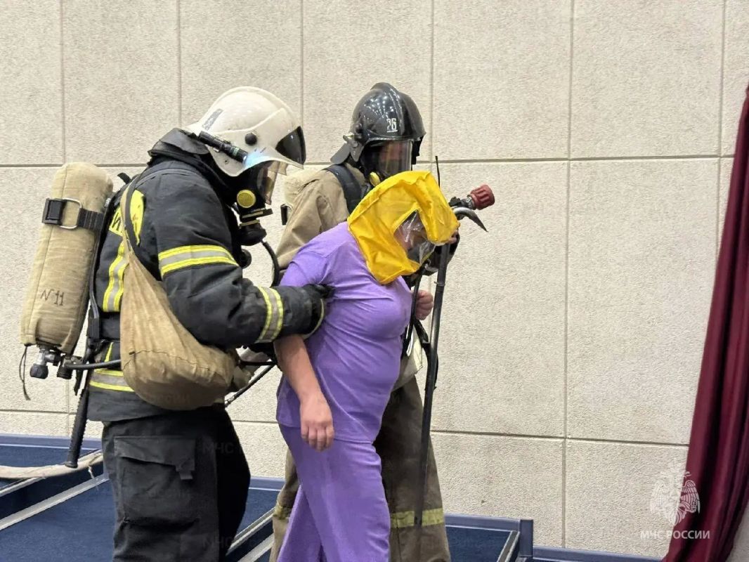 Условный пожар, реальная скорость: пожарно-тактическое учение в Петровском округе Условный пожар, реальная скорость: пожарно-тактическое учение в Петровском округе
