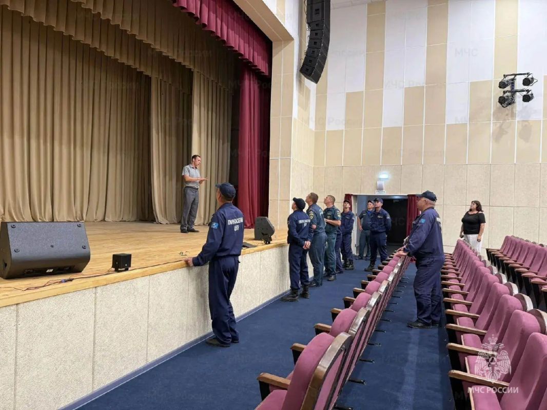 Условный пожар, реальная скорость: пожарно-тактическое учение в Петровском округе Условный пожар, реальная скорость: пожарно-тактическое учение в Петровском округе
