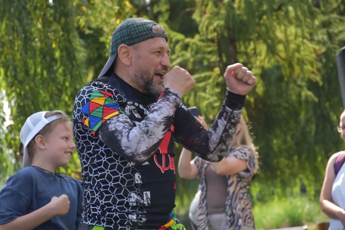 Тысяча человек, 15 площадок, одно утро — Тамбов встретил утро зарядкой Тысяча человек, 15 площадок, одно утро — Тамбов встретил утро зарядкой