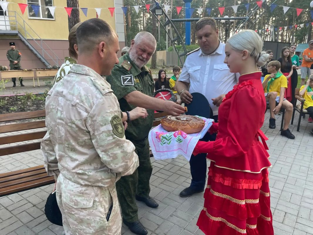 Первая в регионе казачья смена стартовала в лагере «Сосновый бор» Первая в регионе казачья смена стартовала в лагере «Сосновый бор»