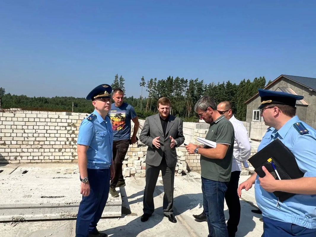 Прокуратура проверила ход реконструкции дома-интерната в Сосновском округе Прокуратура проверила ход реконструкции дома-интерната в Сосновском округе