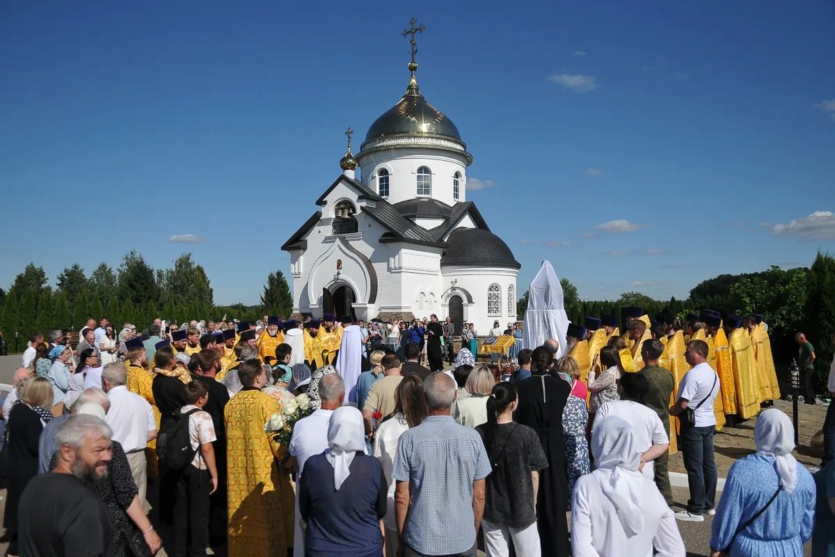 В посёлке Новая Ляда открыли памятник преподобному Силуану Афонскому В посёлке Новая Ляда открыли памятник преподобному Силуану Афонскому