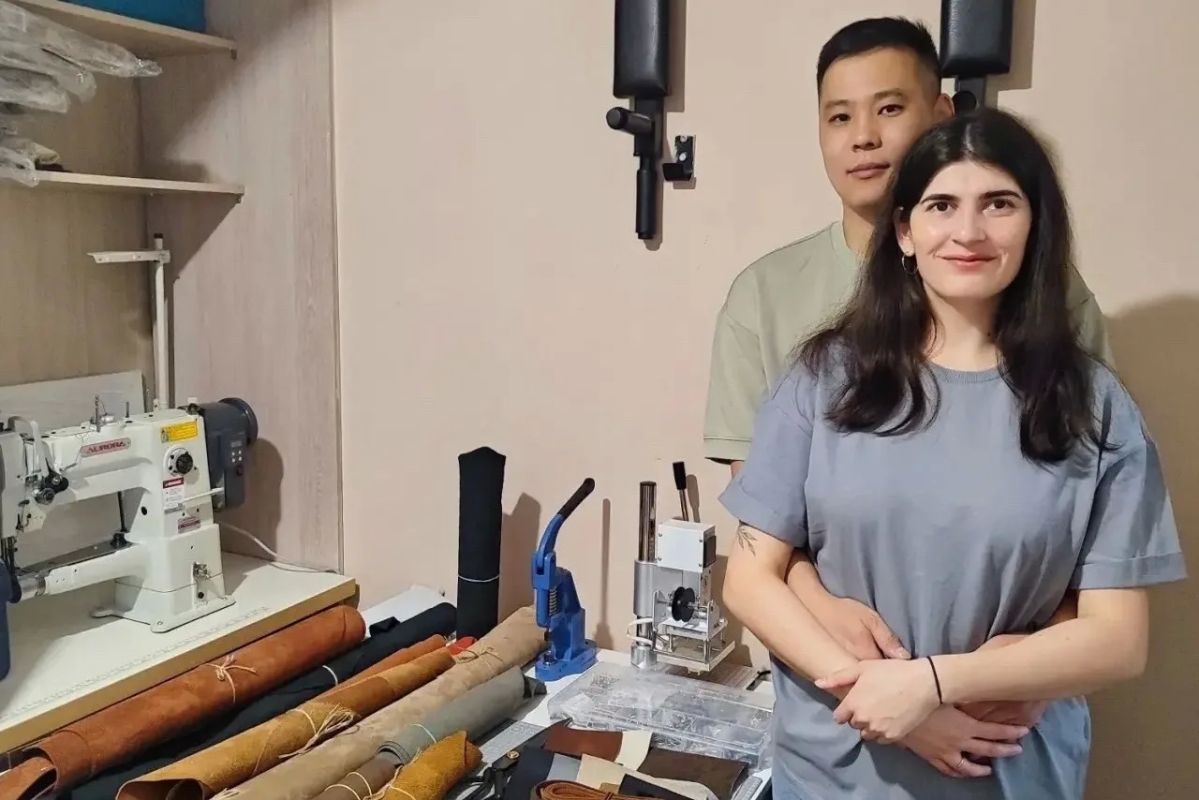 Семья из Тамбова развивает свой бренд изделий из кожи с помощью соцконтракта Семья из Тамбова развивает свой бренд изделий из кожи с помощью соцконтракта