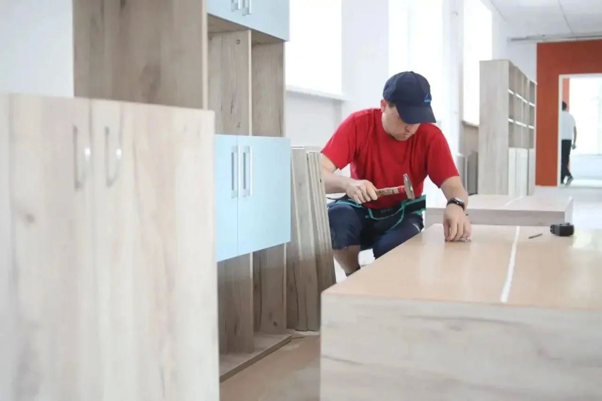 Школу в посёлке совхоза «Комсомолец» планируют отремонтировать в начале учебного года, а школу в селе Селезни – до конца 2026 года Школу в посёлке совхоза «Комсомолец» планируют отремонтировать в начале учебного года, а школу в селе Селезни – до конца 2026 года