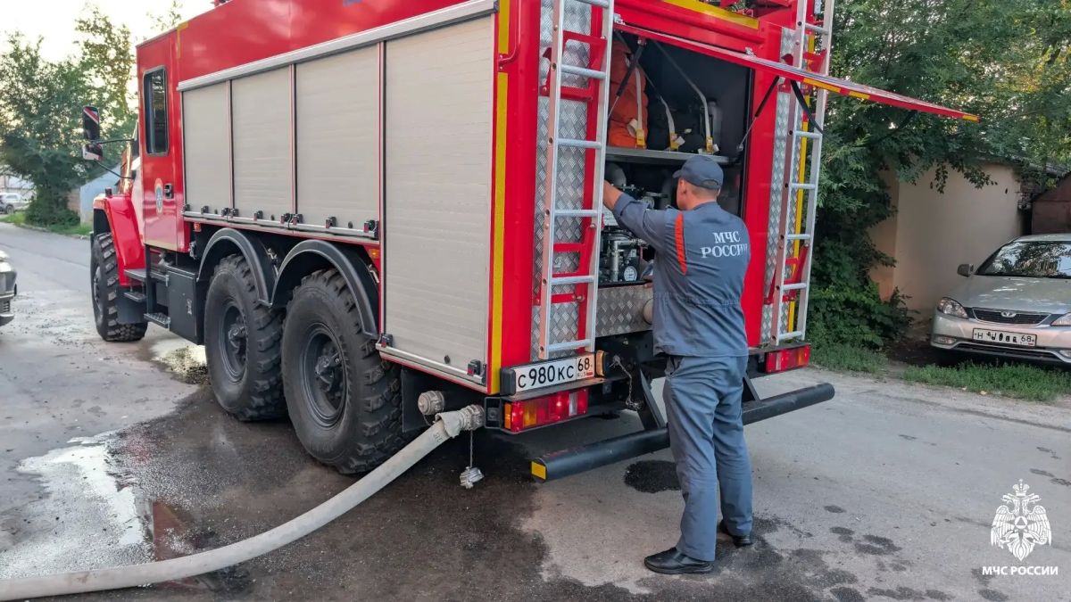 При пожаре на улице Чичканова в Тамбове спасли 14 человек При пожаре на улице Чичканова в Тамбове спасли 14 человек