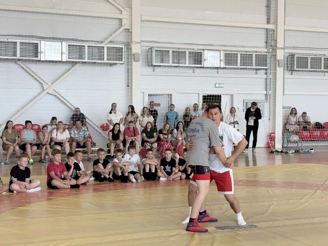 Олимпийский чемпион по греко-римской борьбе Роман Власов на Дне физкультурника в Тамбове Олимпийский чемпион по греко-римской борьбе Роман Власов на Дне физкультурника в Тамбове