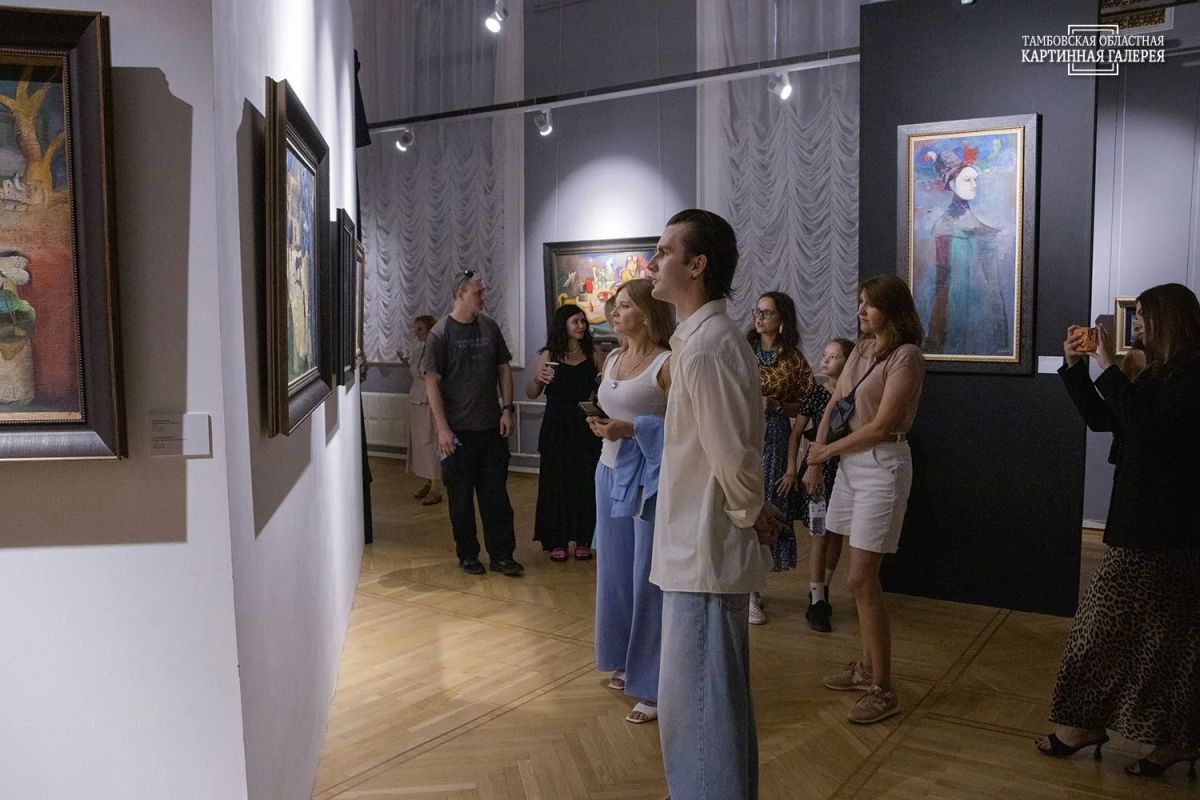 7 августа в Тамбовской областной картинной галерее открылась выставка «Утро белой сирени» самобытной тбилисской художницы Гаянэ Хачатурян (1942–2009), талантом которой восхищались режиссёры Сергей Параджанов и Андрей... 7 августа в Тамбовской областной картинной галерее открылась выставка «Утро белой сирени» самобытной тбилисской художницы Гаянэ Хачатурян (1942–2009), талантом которой восхищались режиссёры Сергей Параджанов и Андрей...